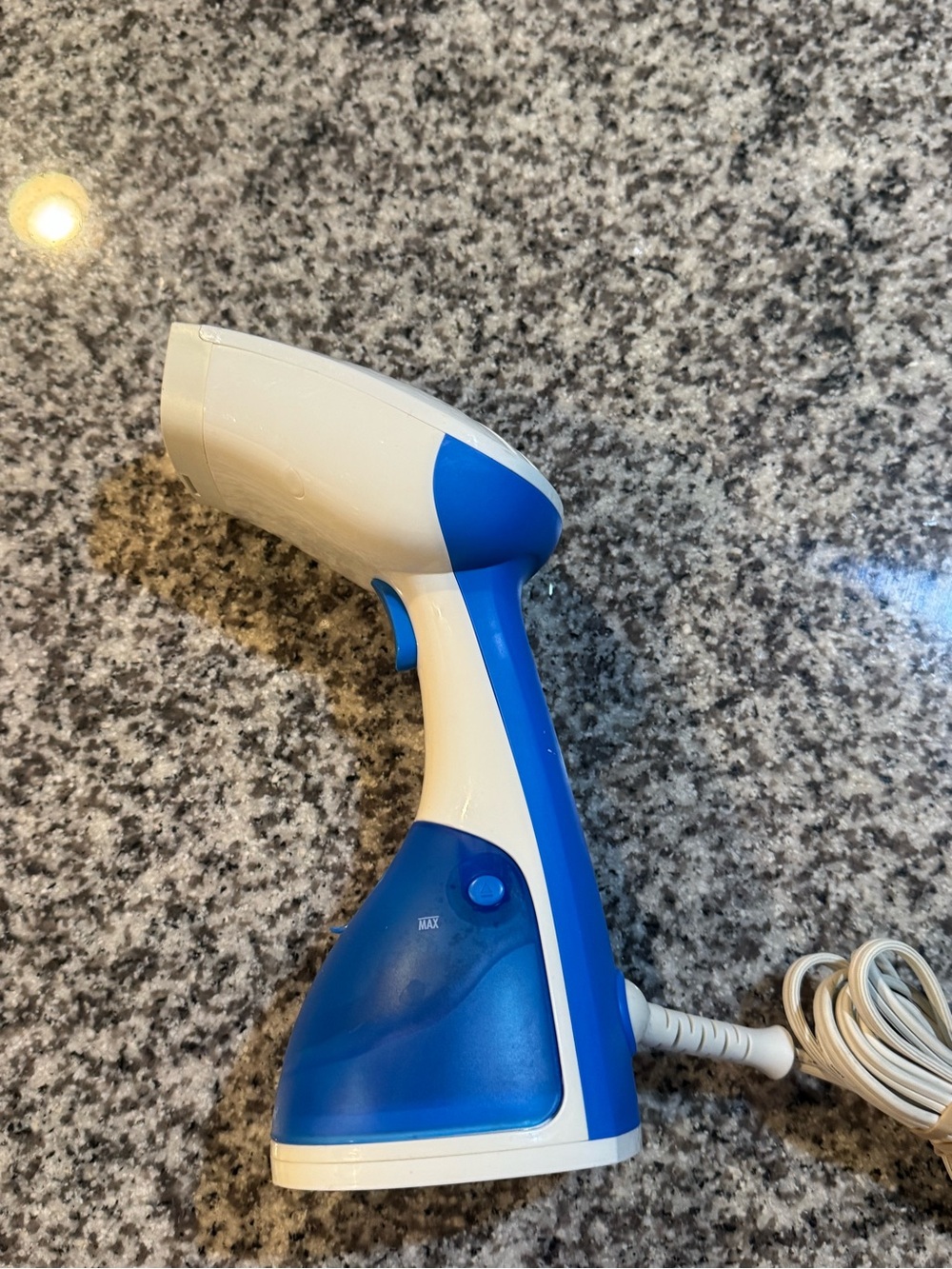Hamilton beach Blue and white handheld garment steamer